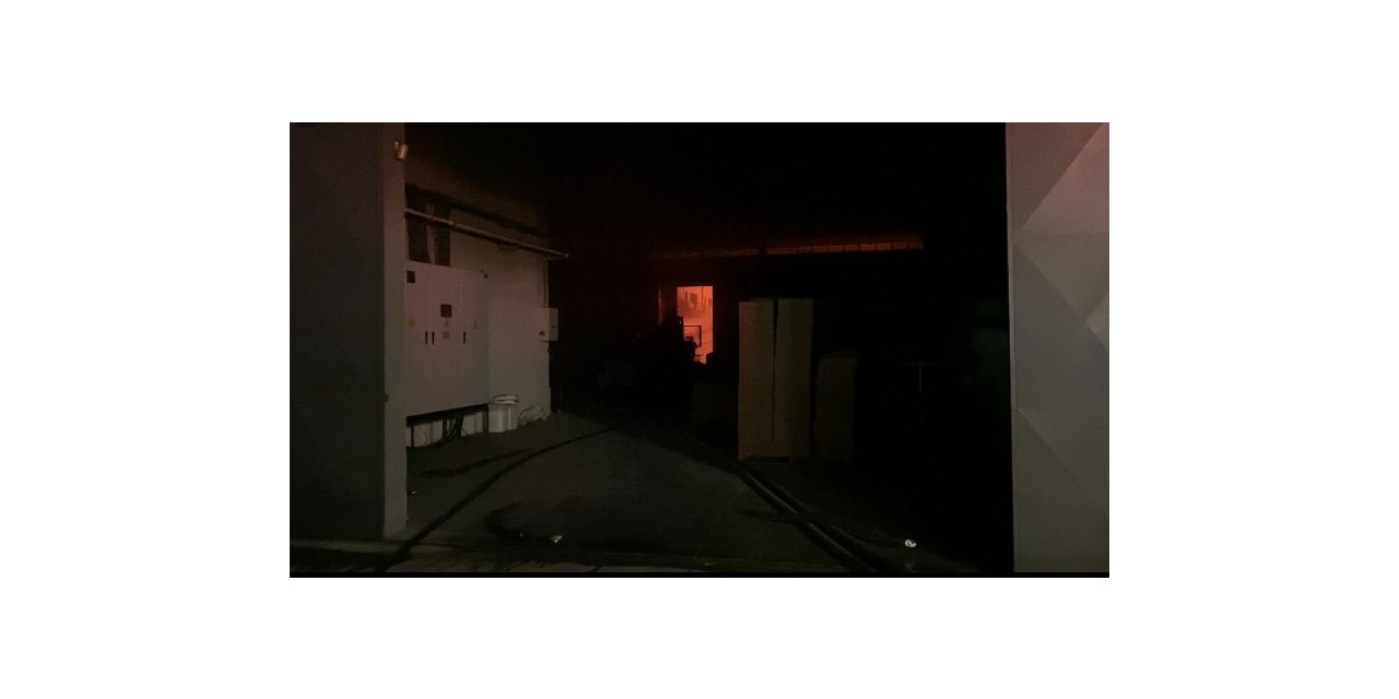 Kemalpaşa’da bir fabrikada çıkan yangın kontrol altına alındı