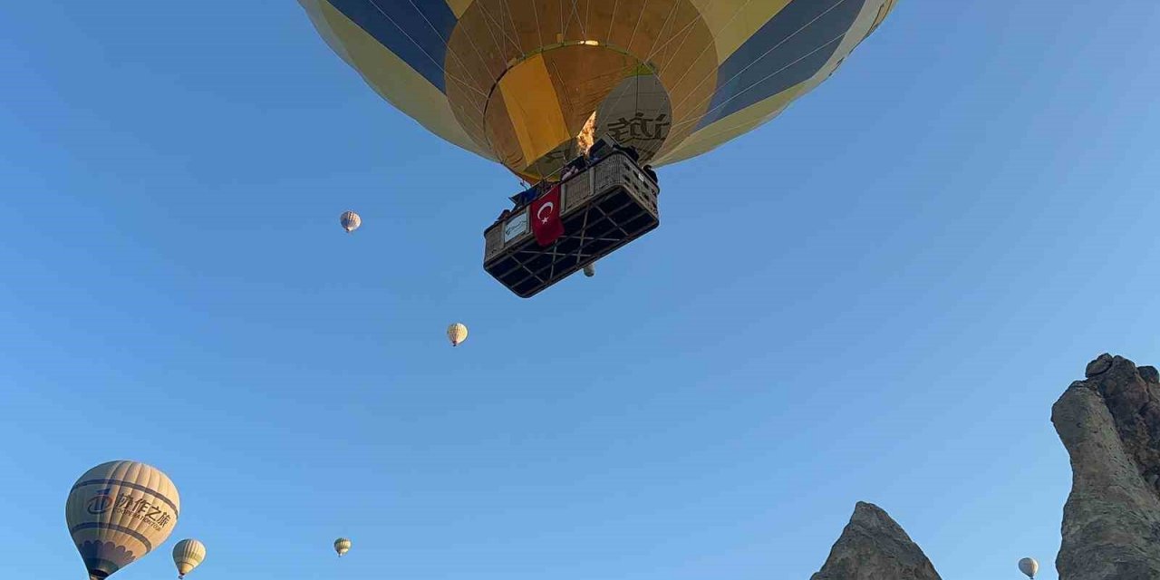 Kapadokya’da sıcak hava balonları 30 Ağustos Zafer Bayramı için uçtu