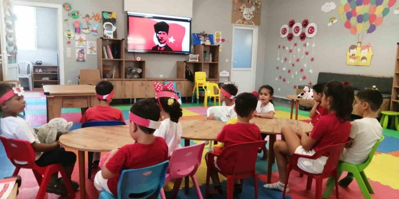 Kuşadası Anne Baba Çocuk Merkezi’nde Zafer Bayramı coşkusu yaşandı