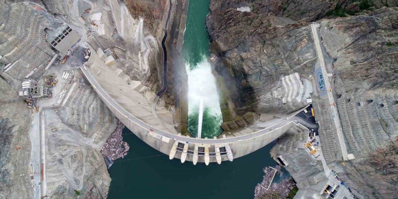 Su seviyesi 193 metreye ulaşan Yusufeli Barajı elektrik üretmeye hazırlanıyor