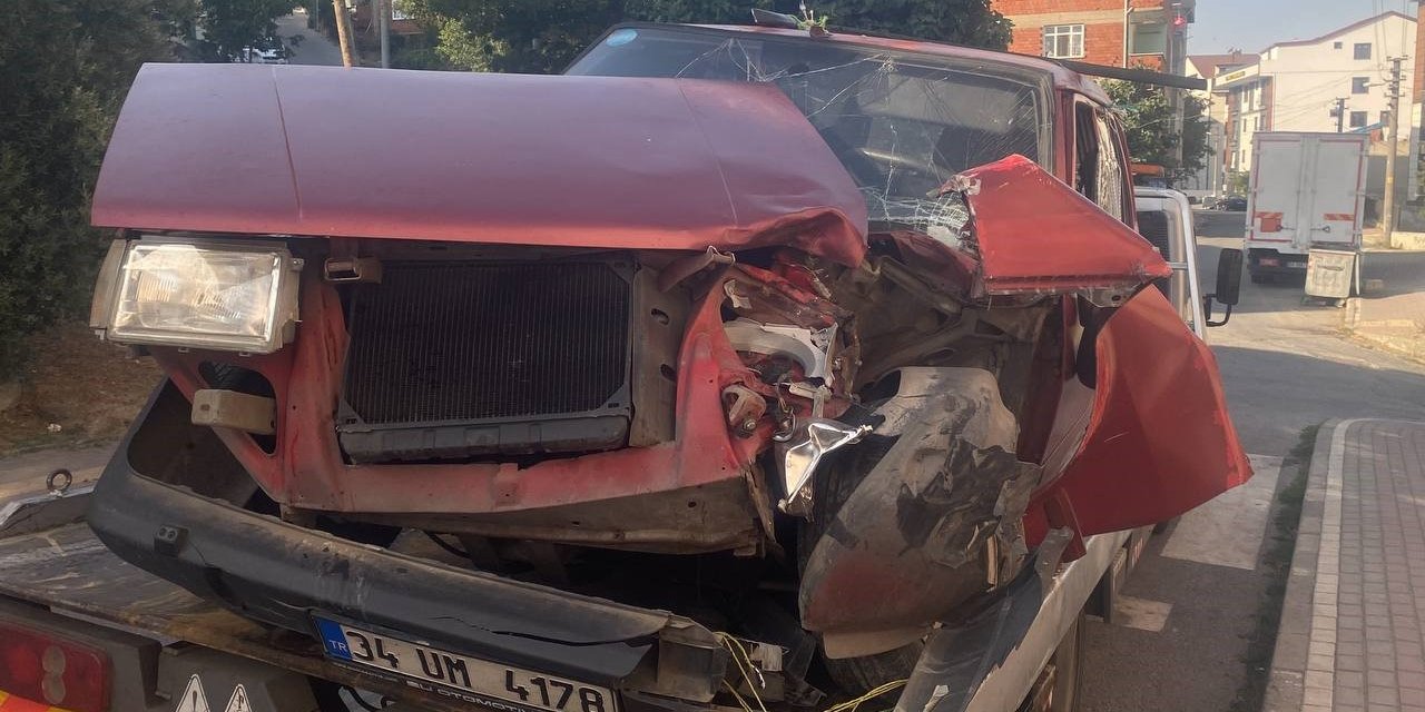 Freni tutmayan otomobil servis aracına çarptı: 6 yaralı