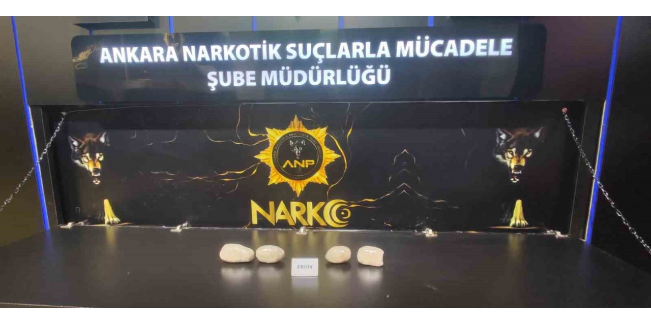 Otomobil hoparlörünün boşluğuna gizlenmiş 1 kilo eroin ele geçirildi