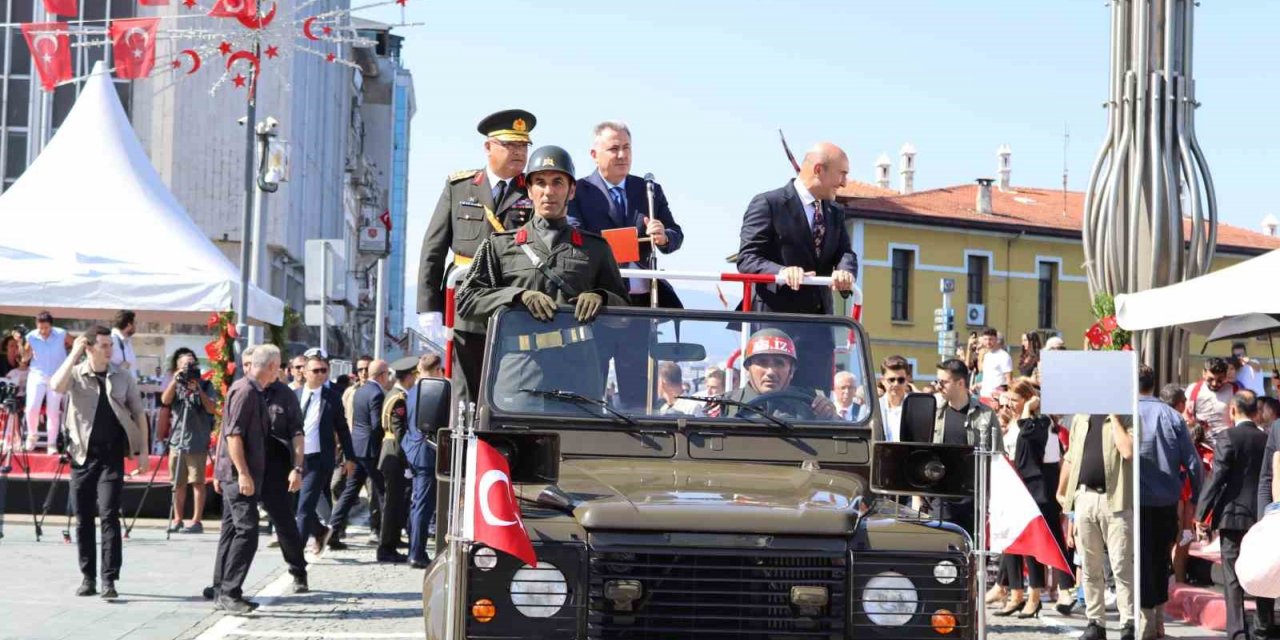 İzmir’de 30 Ağustos Zafer Bayramı coşkuyla kutlandı