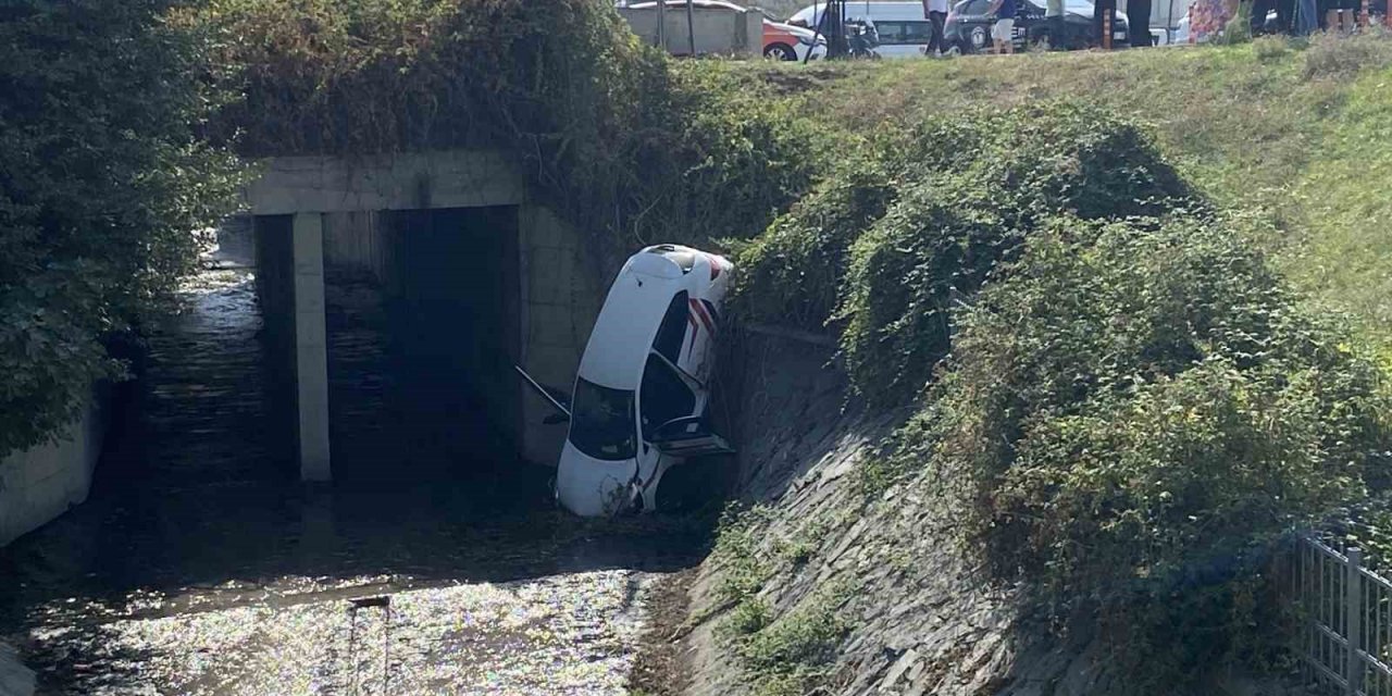 Küçükçekmece’de direksiyon öğrencisi dereye uçtu: 1 yaralı