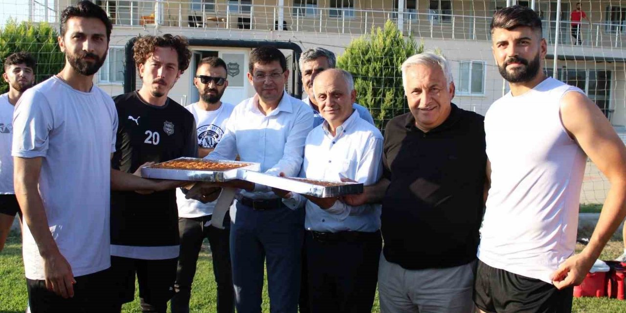 Başkan Özcan’dan Nazilli Belediyespor’a baklavalı ziyaret