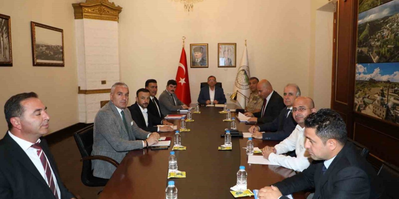 Vali Polat eğitim-öğretim tedbirlerini masaya yatırdı