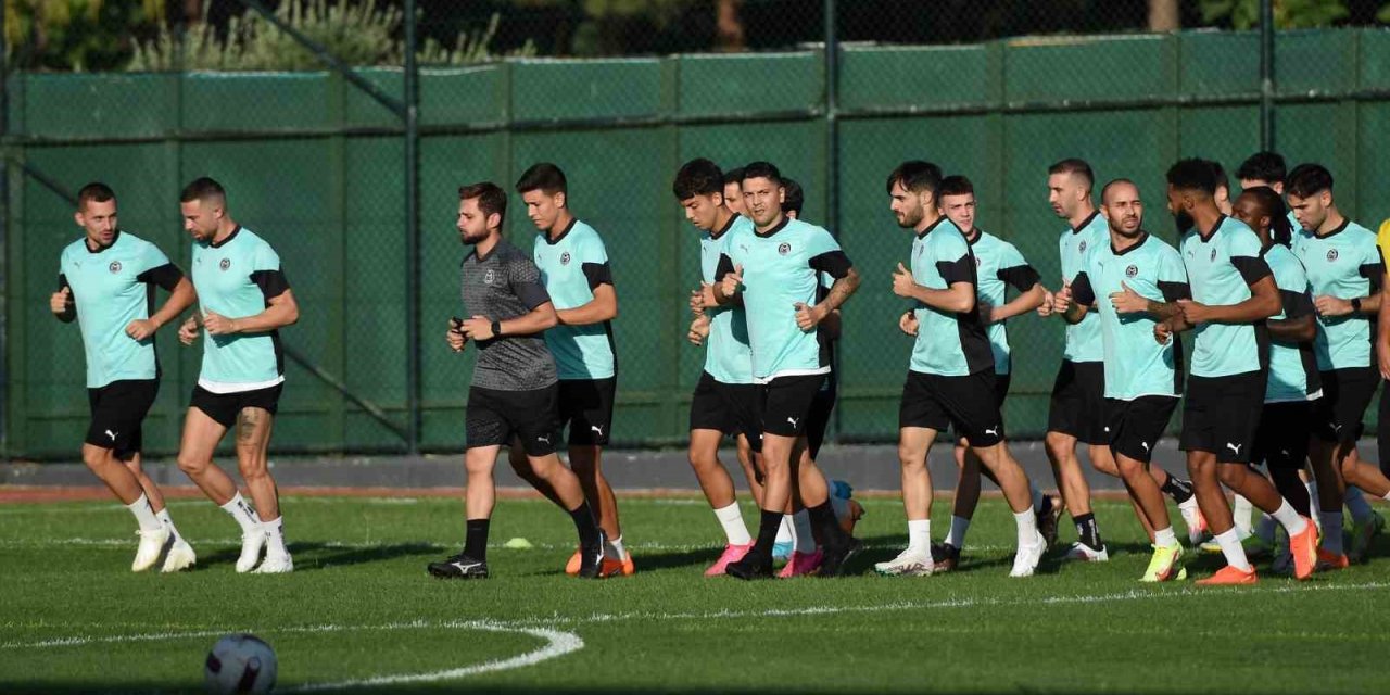 Manisa FK - Tuzlaspor karşılaşmasının saati ve stadı sıcak havadan dolayı değiştirildi