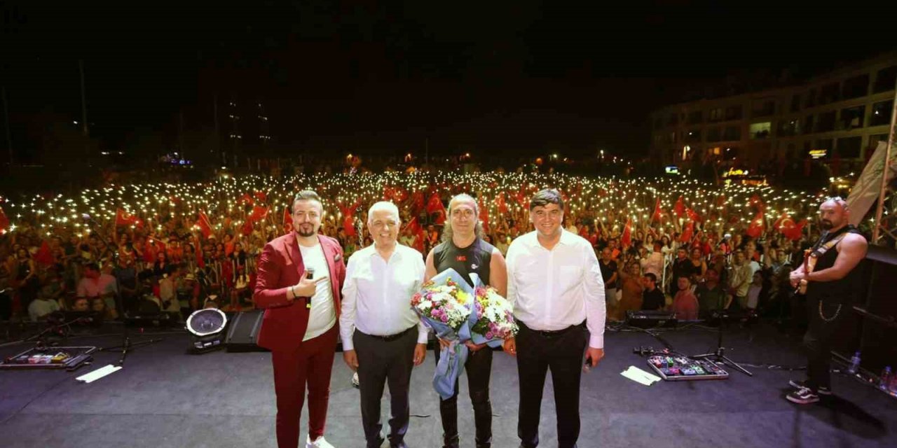 Fethiyeliler Zafer coşkusunu Kıraç ile yaşadı