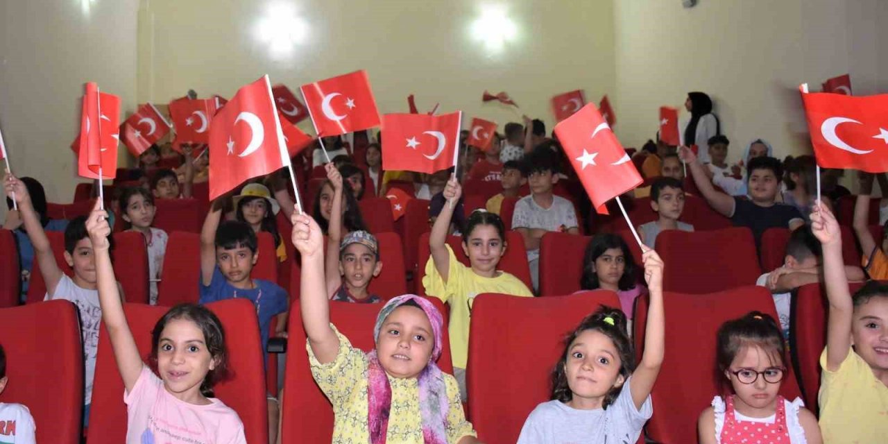 Uyanış Gençlik Zafer Bayramını coşkuyla kutladı