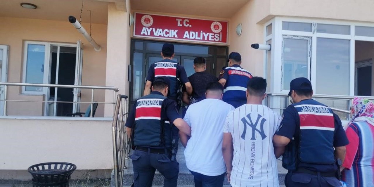 Ayvacık’ta zeytinyağ çalan 3 şüpheli jandarma tarafından yakalandı