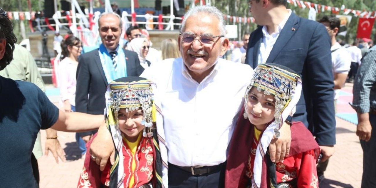 Başkan Büyükkılıç verdiği sözü tuttu, öğrenciler Zafer Bayramı’nda bisikletlerine kavuştu