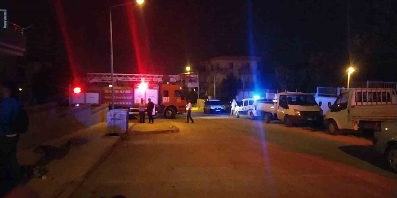 Şikayet edilince evdeki eşyayı yakıp, polise direndi