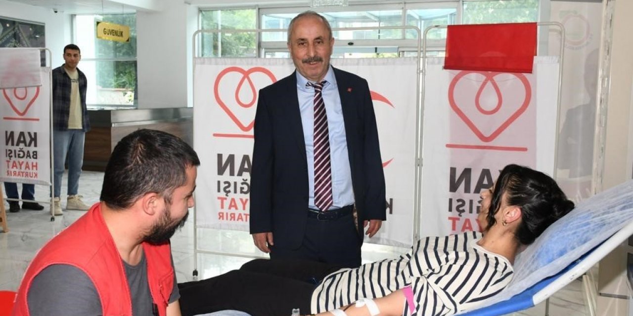 Amasya Belediyesi çalışanlarından Kızılay’a kan bağışı