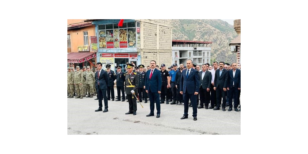 Şemdinli ve Derecik’te Zafer Bayramı coşkuyla kutlandı