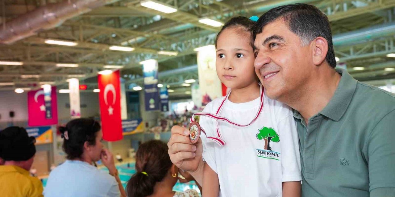 Büyük zaferi, kulaç atarak kutladılar