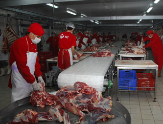 Kurban kesen kasaba ücret vermek caiz midir?