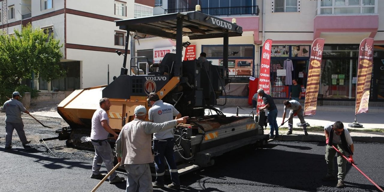 Sincan’da sıcak asfalt çalışması devam ediyor