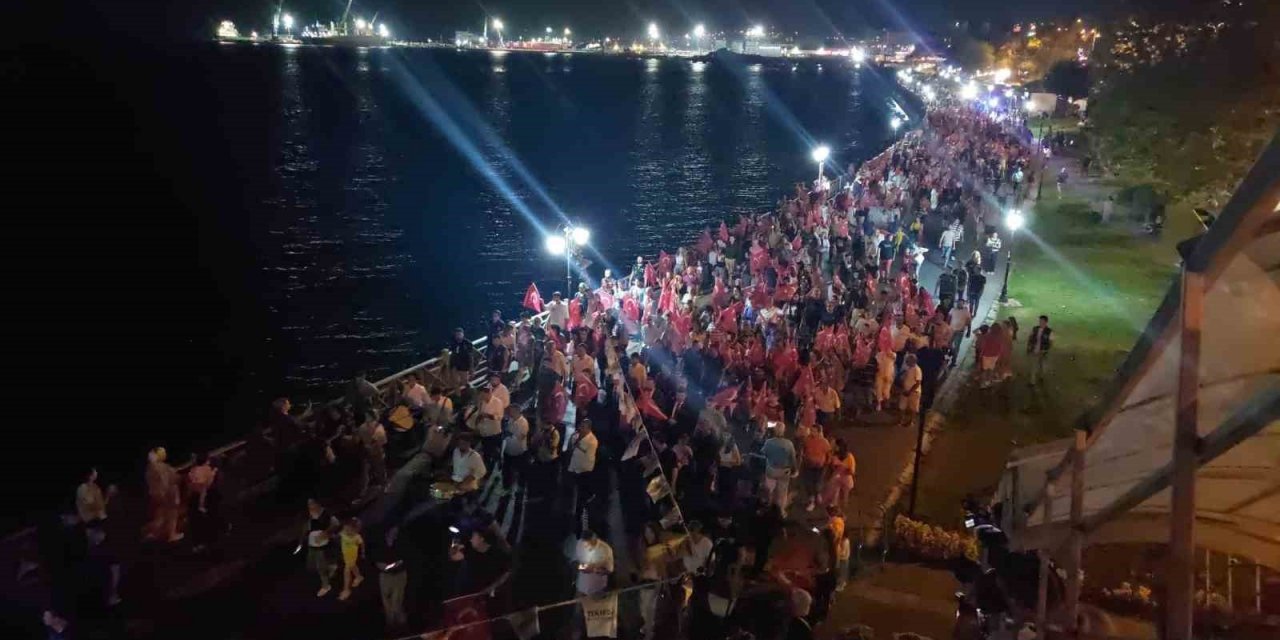 Tekirdağ’da yüzlerce kişi fener alayında buluştu