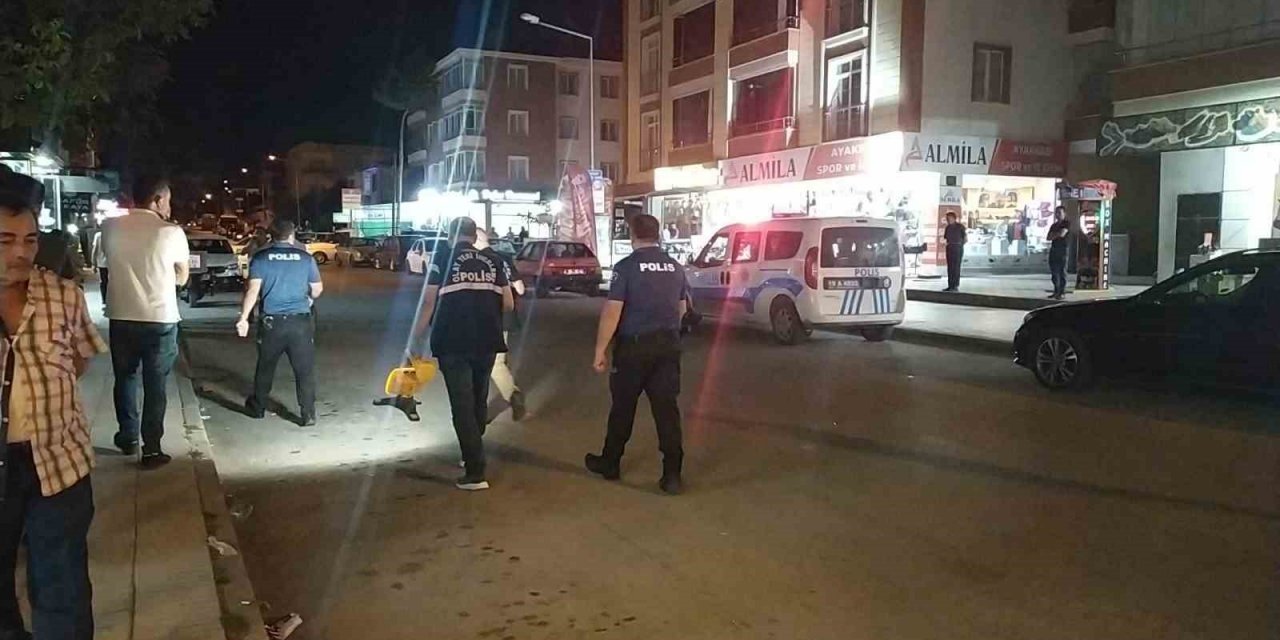 Sokak ortasında silahlı kavga