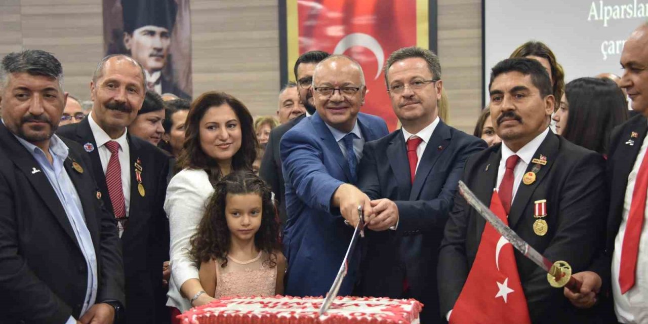 Manisa’da Zafer Bayramı coşkusu akşam da devam etti