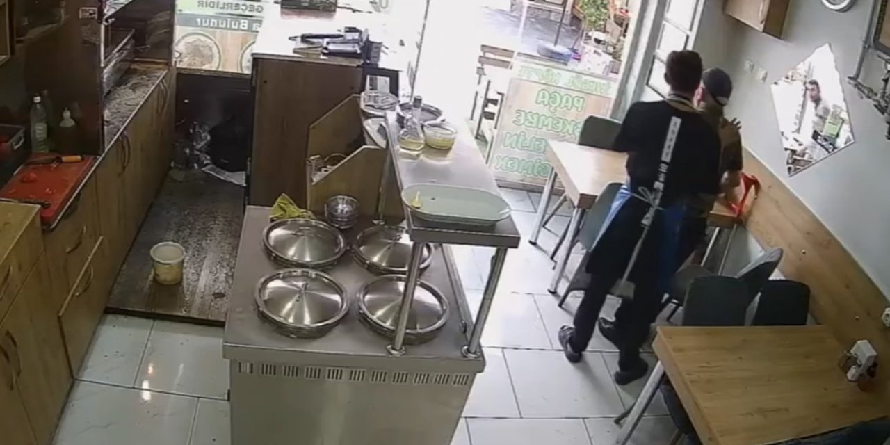 Soluk borusuna yemek kaçan müşterisini Heimlich ile kurtardı