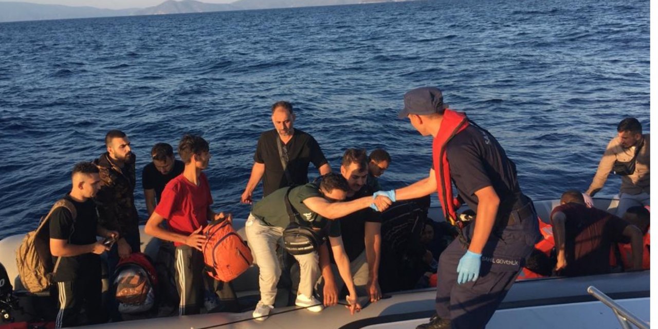Kuşadası açıklarında 25 düzensiz göçmen kurtarıldı