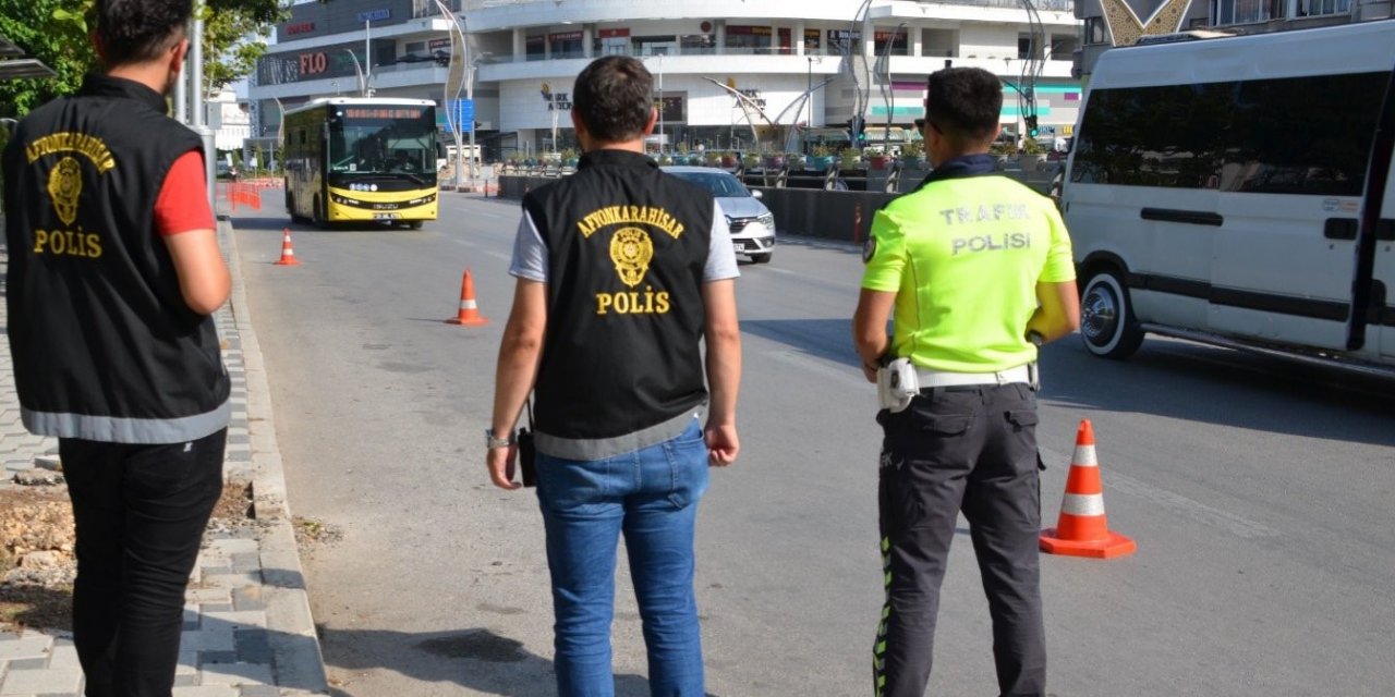 Afyonkarahisar’da 208 polisin katılımı ile denetim yapıldı