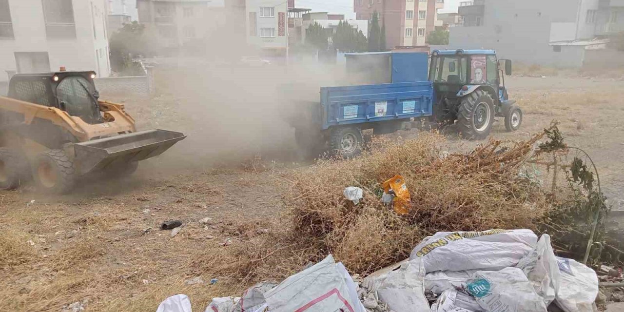 Şehzadeler Belediyesi kent merkezinde detaylı temizlik çalışmalarına başladı