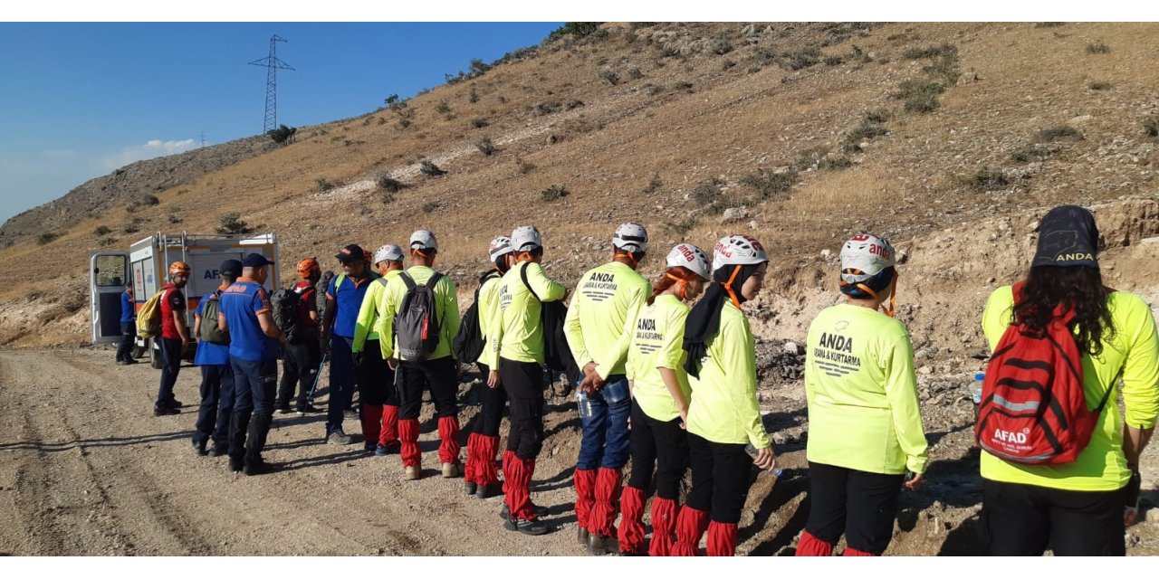 Kayıp olarak aranan genç ağaç altında uyurken bulundu