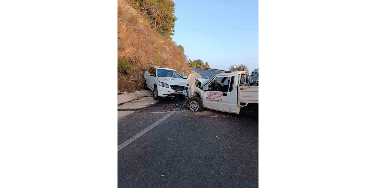 Hatalı sollama kaza getirdi: 4 yaralı