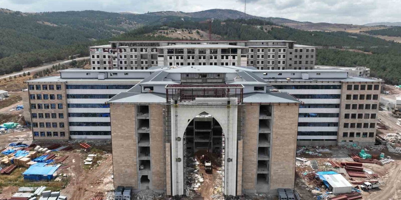 Sivas’ta bin 71 yatak kapasiteli hastane inşaatı hızla yükseliyor