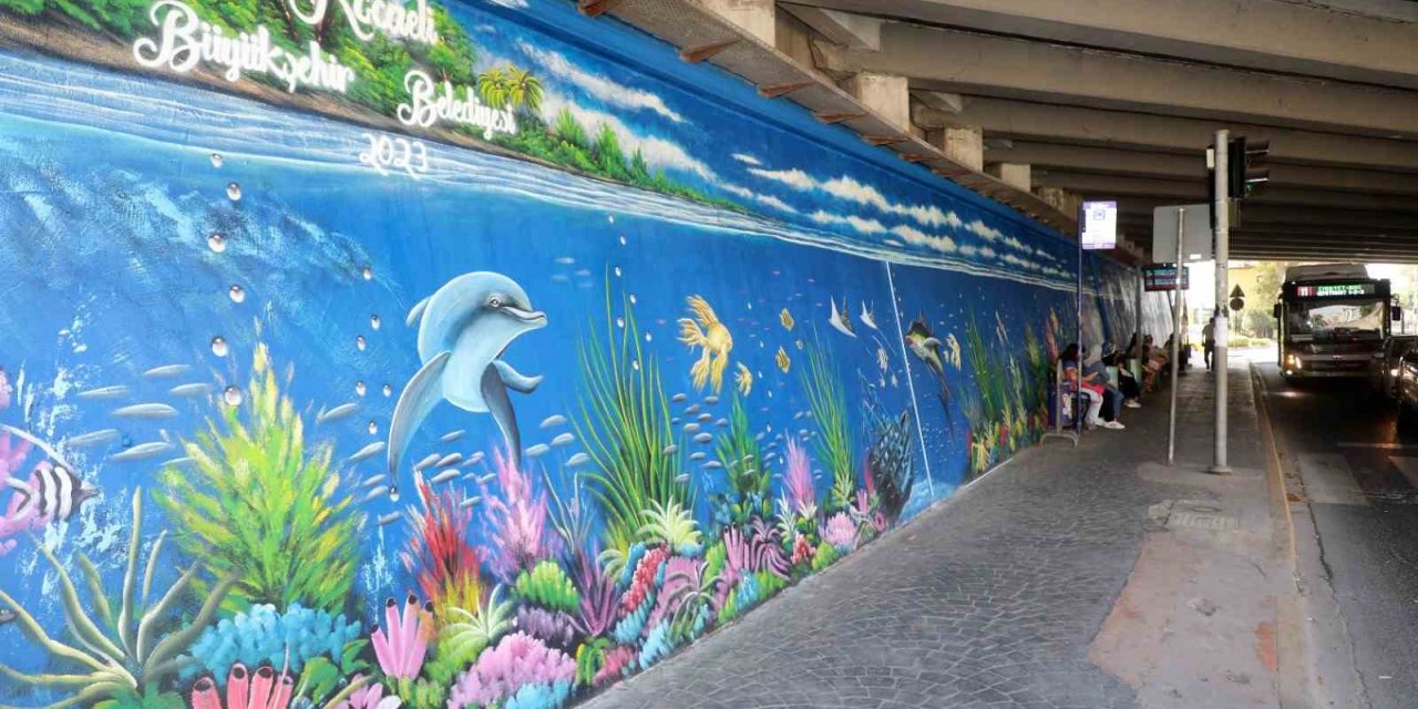 Duvarlar ressamlar tarafından renkleniyor