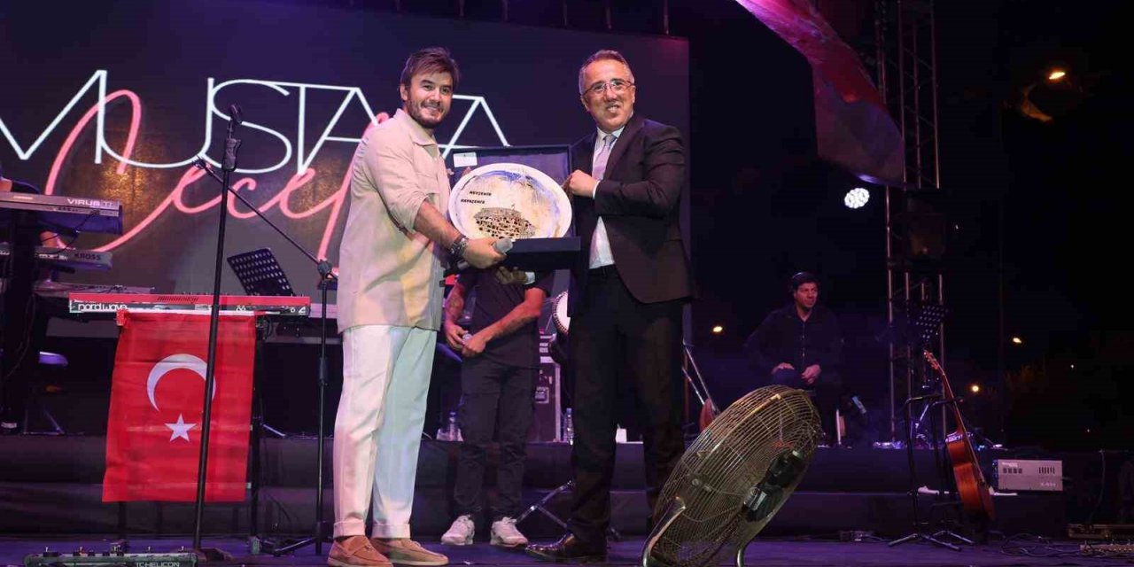 Nevşehir’de Mustafa Ceceli rüzgârı esti