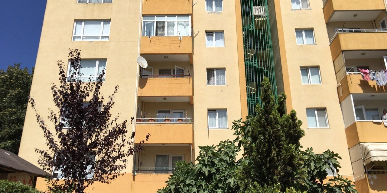 5. kattan düşen 3 yaşındaki çocuk yaşam savaşı veriyor