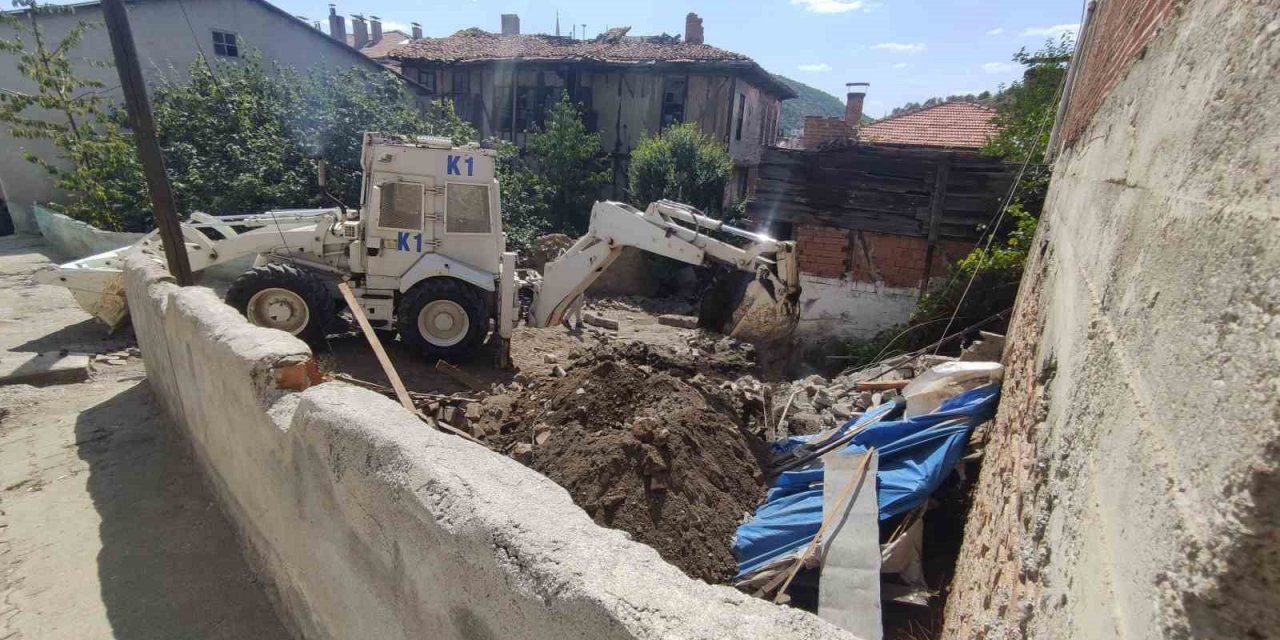 ‘Babam bahçeye bomba gömmüş’ iddiası polis ekiplerini harekete geçirdi