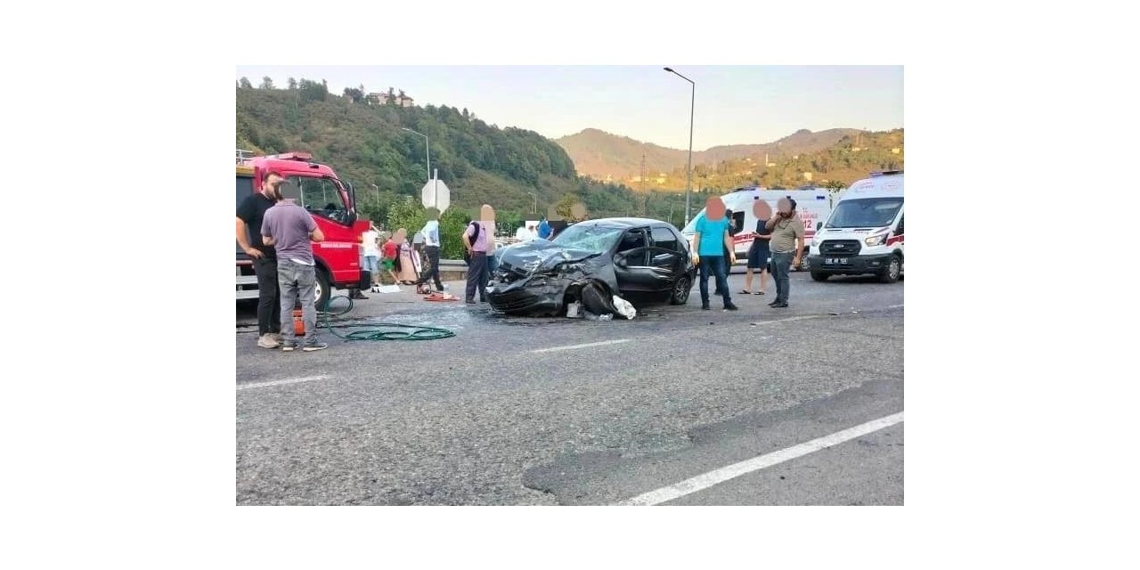Giresun’da minibüs ile otomobil kafa kafaya çarpıştı: 1 ölü, 2 yaralı
