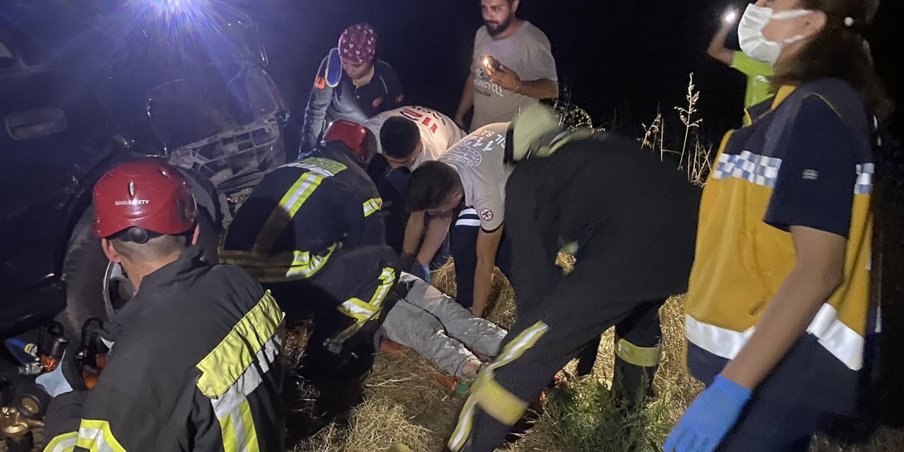 Kontrolden çıkan otomobil tarlaya uçtu; 4 yaralı