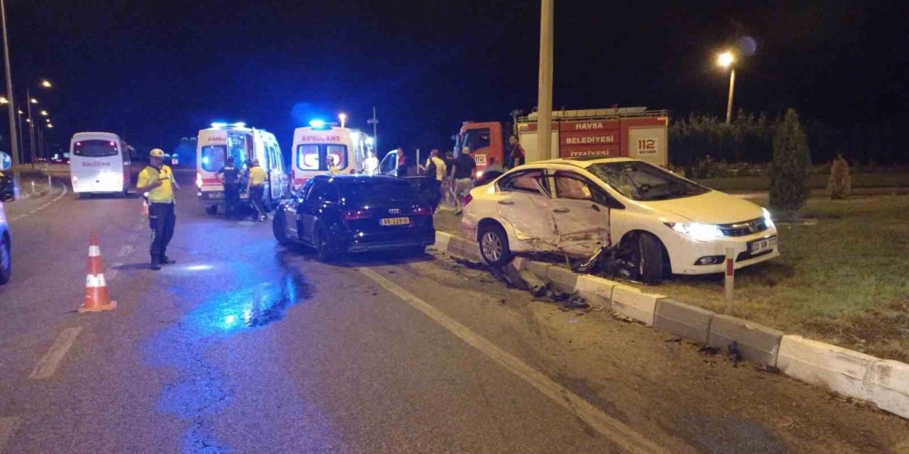 Gurbetçi aile tatil dönüşü kaza yaptı: 3 yaralı