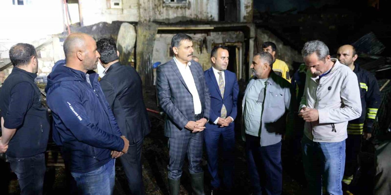 Erzurum Valisi Mustafa Çiftçi, 8 evin kül olduğu köyde incelemelerde bulundu
