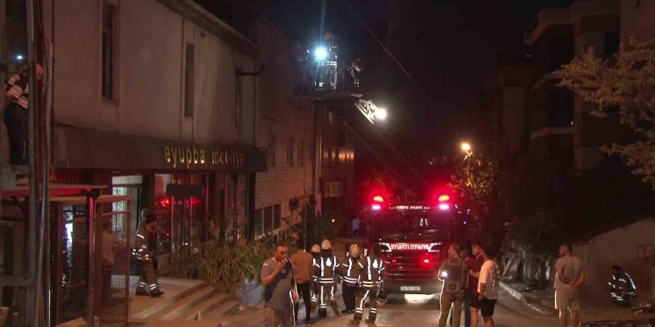 Ümraniye’de bir tinerci mobilya imalat atölyesini ateşe verdi