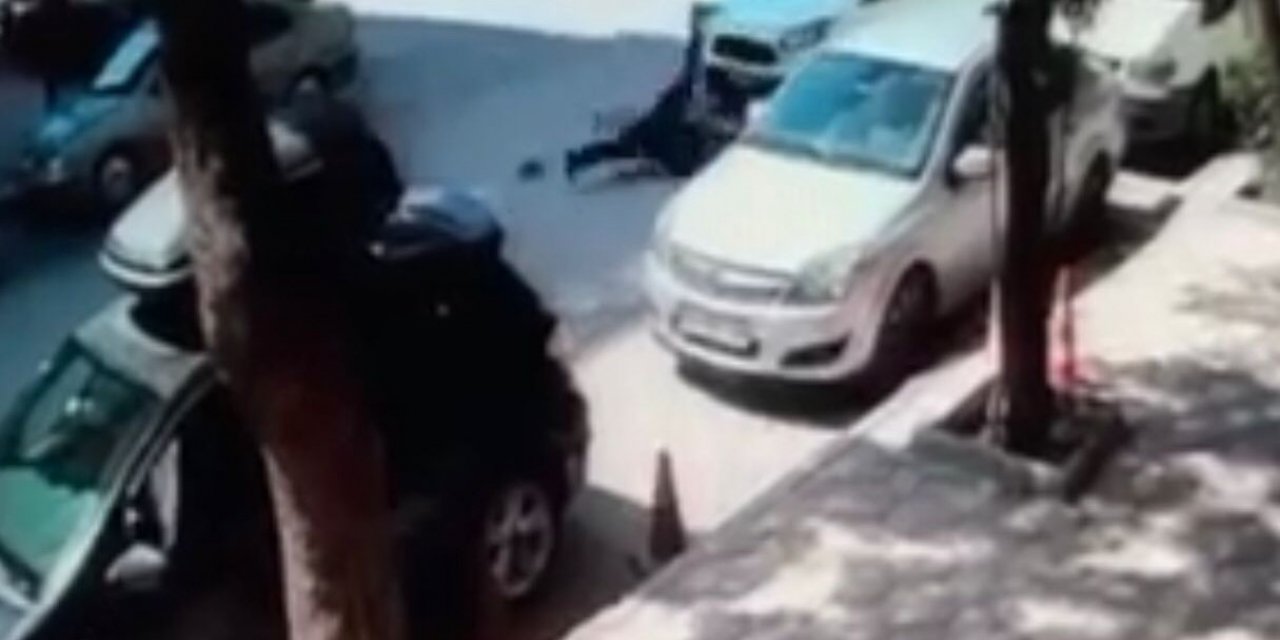 Otomobilin bisikletli şahsa çarpma anı kameralara yansıdı