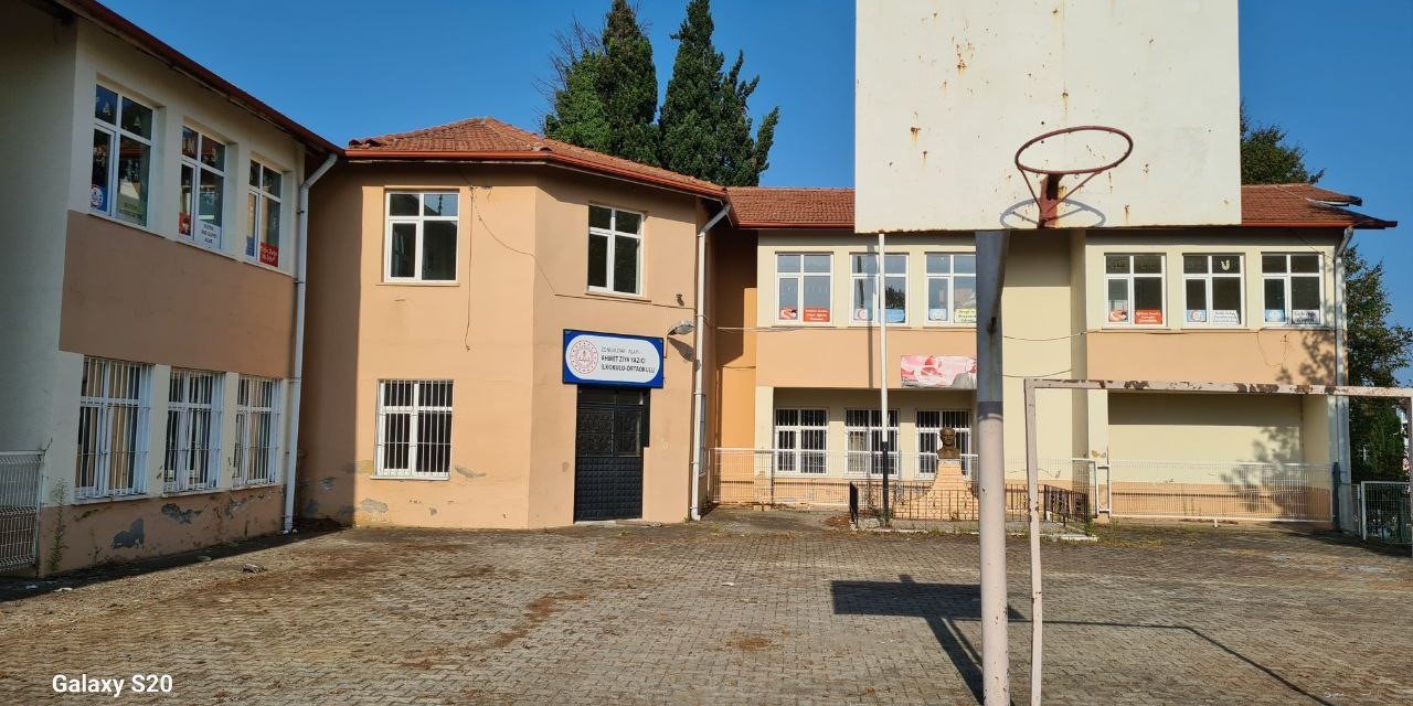 Emekli öğretmen Yılmaz, "Atıl kalmış köy okulları değerlendirilmeli"