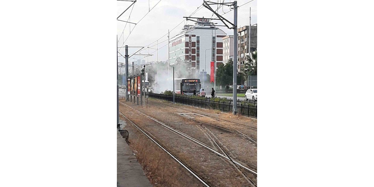 Samsun’da seyir halindeki otobüsün yangın tüpü patladı