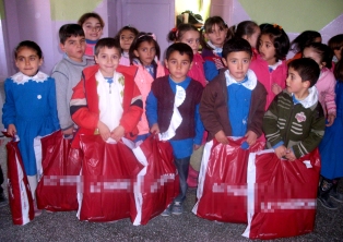 Emirgazi Sosyal Yardımlaşma Vakfı'ndan giysi yardımı