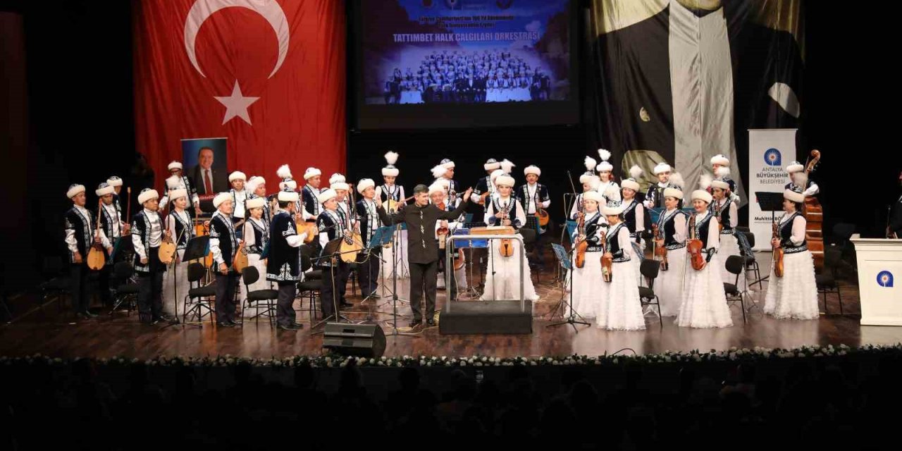 Tattimbet Akademik Halk Çalgıları Orkestrası Cumhuriyetin 100. Yılına özel konser düzenledi