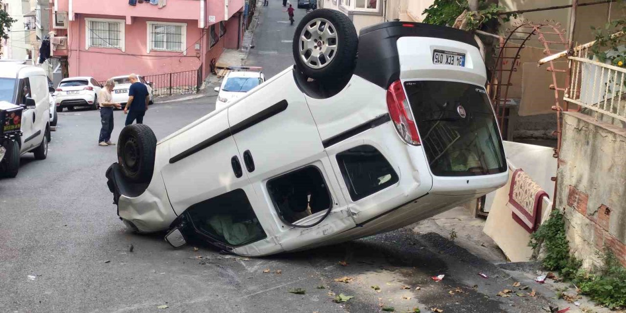 Kağıthane’de freni tutmayan araç takla attı