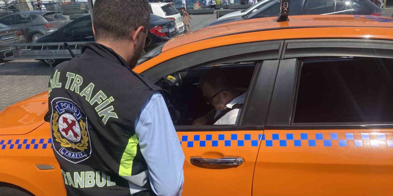Eminönü’nde taksi denetimi