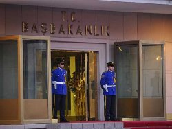 Başbakanlığa sarı-lacivertli muhafız