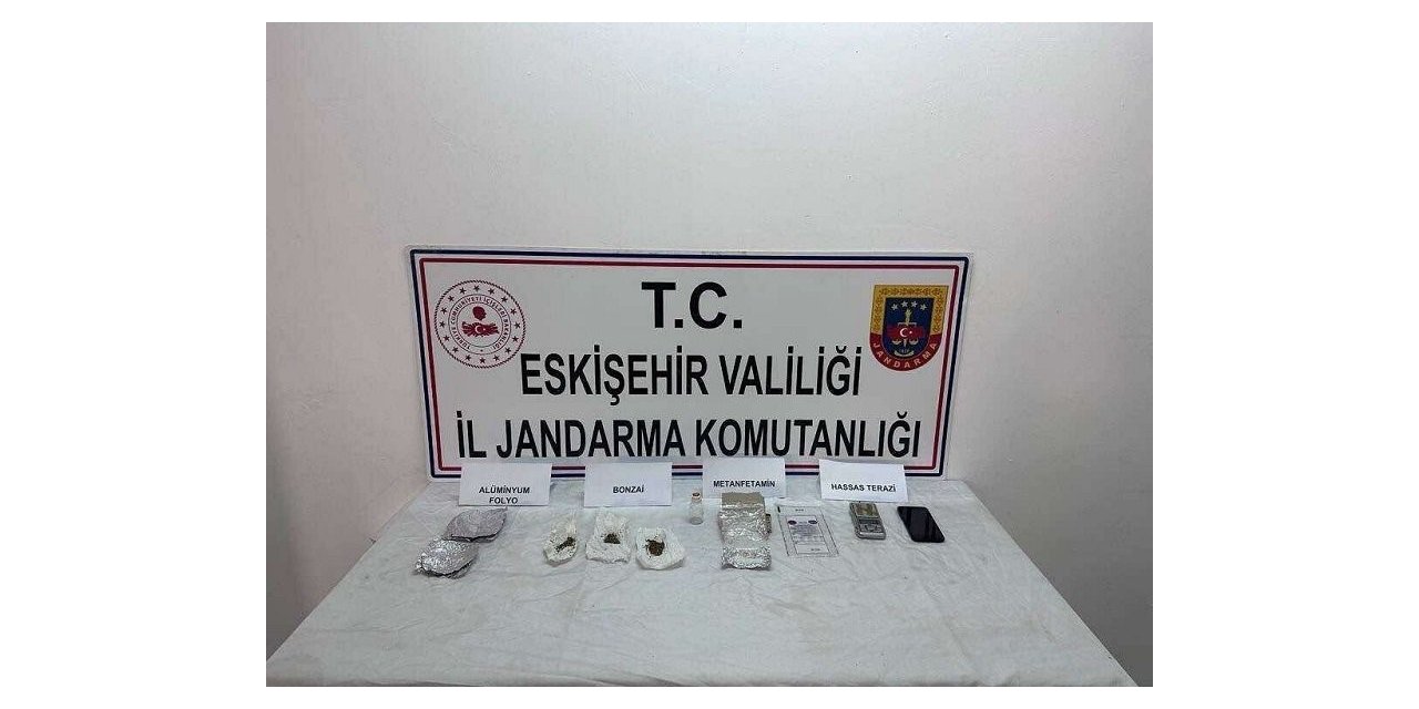 Jandarmanın şüphelendiği araçta farklı türlerde uyuşturucu madde ele geçirildi