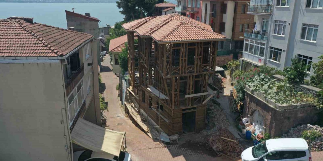 Tarihi konak gün yüzüne çıkıyor